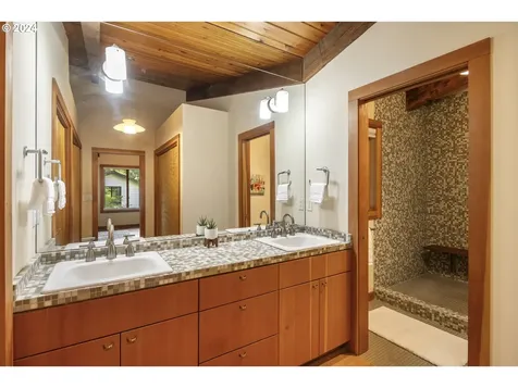 610 Atwater Road Lake Oswego OR 97034