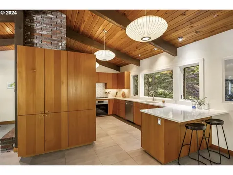 610 Atwater Road Lake Oswego OR 97034