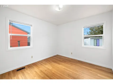 23 SE 91st Avenue Portland OR 97216