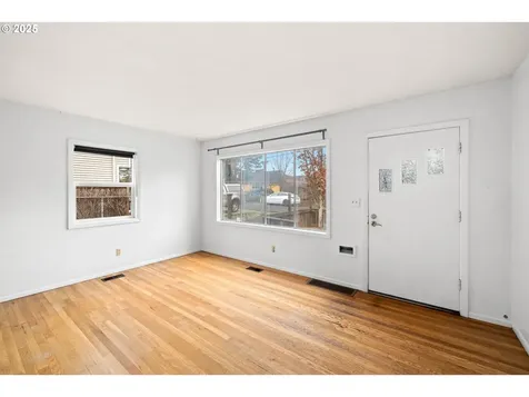 23 SE 91st Avenue Portland OR 97216
