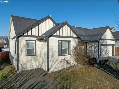 3549 Jones Loop Hood River OR 97031