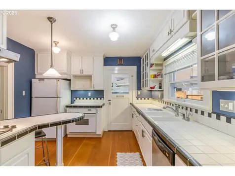 1638 SE Harrison Street Portland OR 97214
