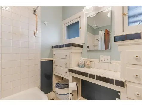 1638 SE Harrison Street Portland OR 97214