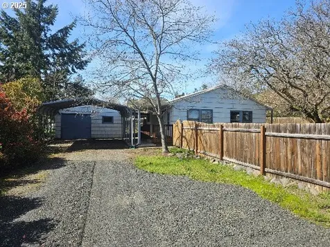 338 NW Civil Bend Avenue Winston OR 97496