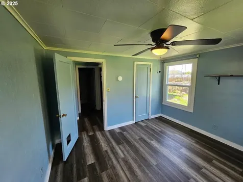338 NW Civil Bend Avenue Winston OR 97496