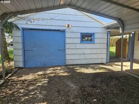 338 NW Civil Bend Avenue Winston OR 97496