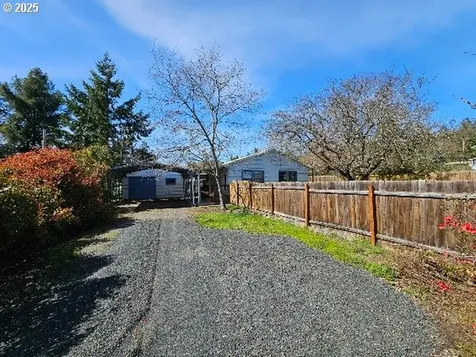 338 NW Civil Bend Avenue Winston OR 97496