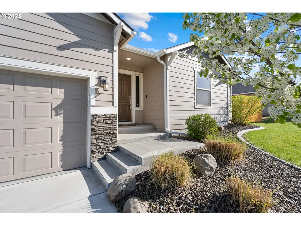 1323 E Newport Avenue Hermiston OR 97838
