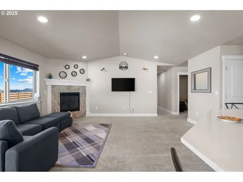 1323 E Newport Avenue Hermiston OR 97838
