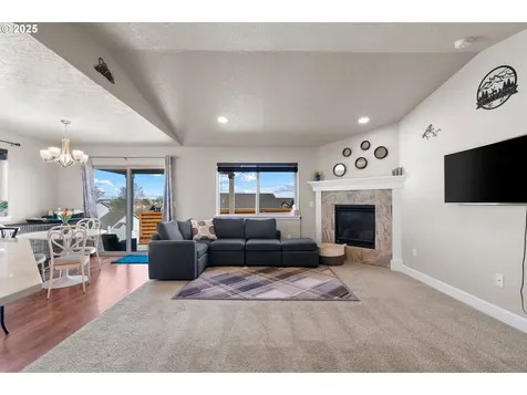 1323 E Newport Avenue Hermiston OR 97838