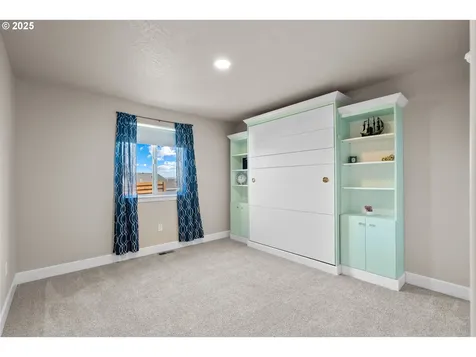 1323 E Newport Avenue Hermiston OR 97838