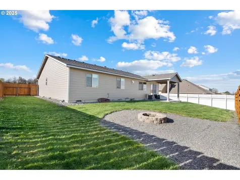 1323 E Newport Avenue Hermiston OR 97838