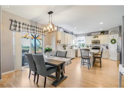 2857 Bald Eagle Avenue NW Salem OR 97304