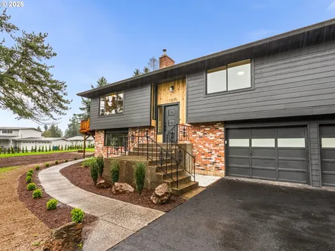 17270 S Overlook Road Oregon City OR 97045