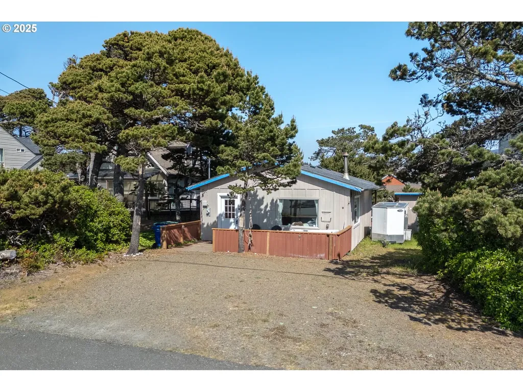 2132 NW Inlet Avenue Lincoln City OR 97367