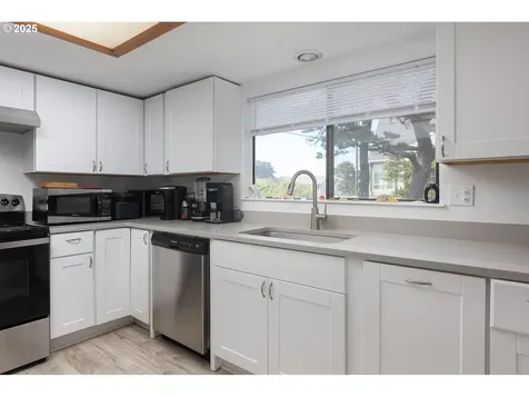 2132 NW Inlet Avenue Lincoln City OR 97367