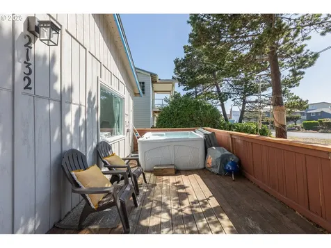 2132 NW Inlet Avenue Lincoln City OR 97367