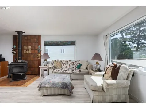 2132 NW Inlet Avenue Lincoln City OR 97367