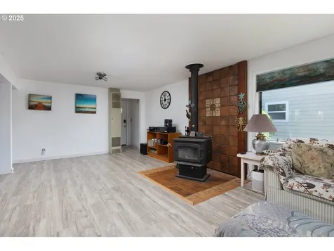 2132 NW Inlet Avenue Lincoln City OR 97367