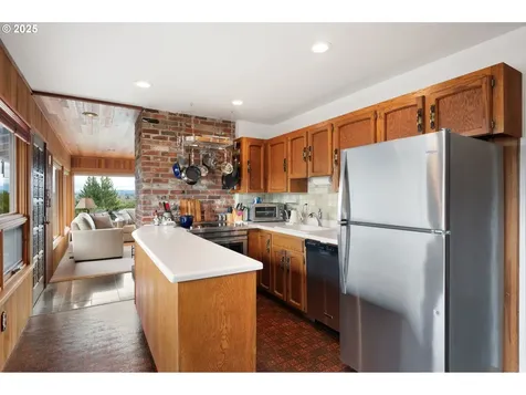 7556 S Kelly Avenue Portland OR 97219