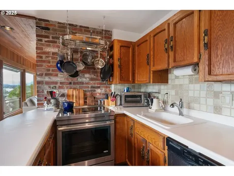7556 S Kelly Avenue Portland OR 97219