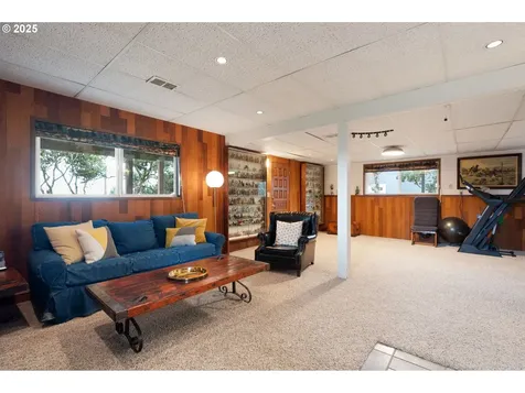 7556 S Kelly Avenue Portland OR 97219