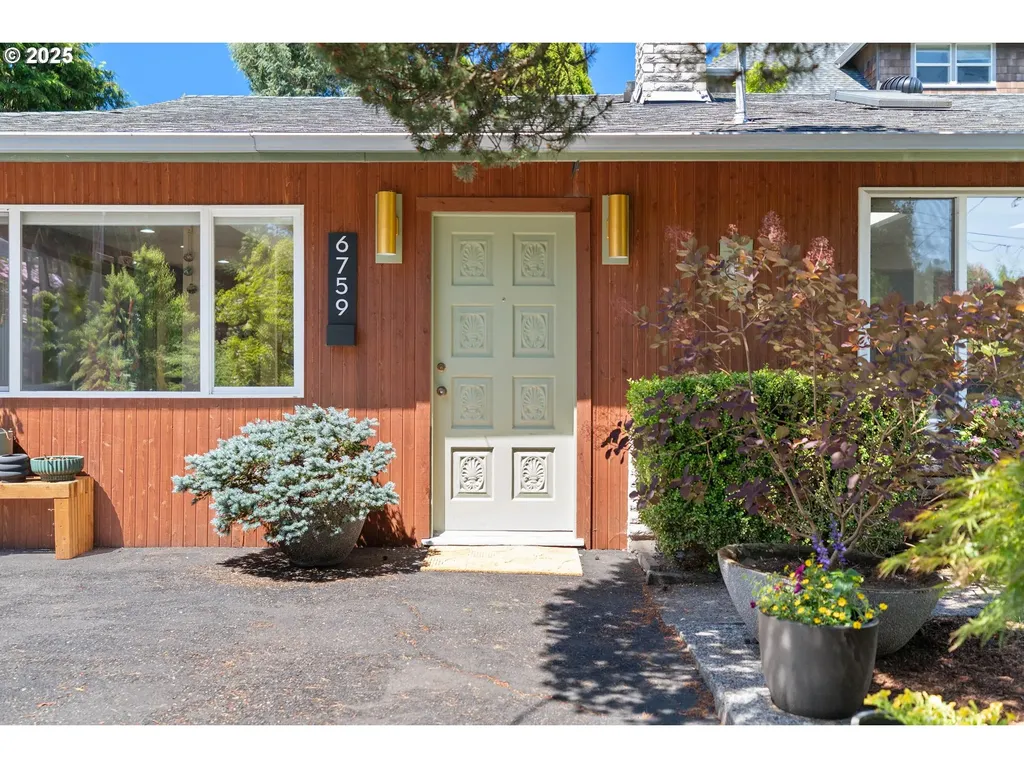 6759 SW 52nd Avenue Portland OR 97219