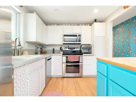 6759 SW 52nd Avenue Portland OR 97219