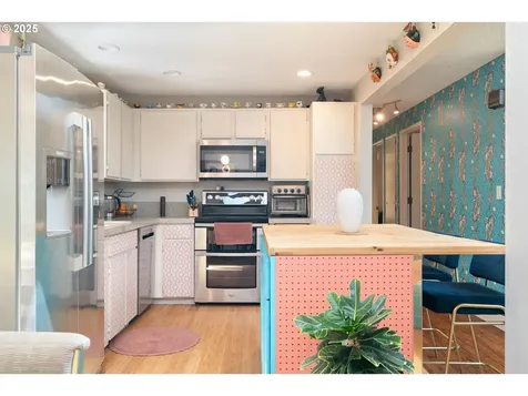 6759 SW 52nd Avenue Portland OR 97219