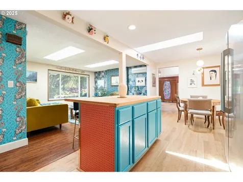 6759 SW 52nd Avenue Portland OR 97219
