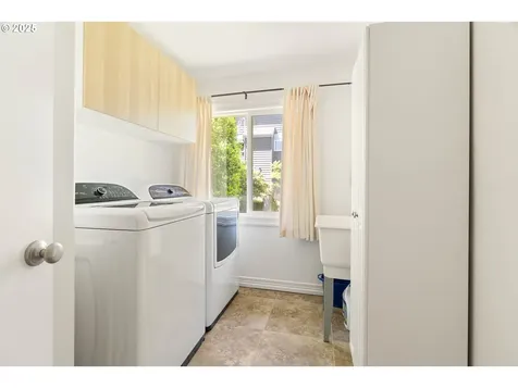 6759 SW 52nd Avenue Portland OR 97219