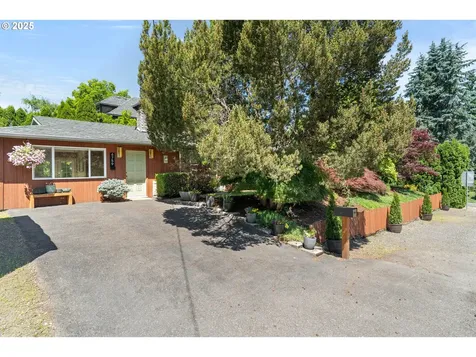 6759 SW 52nd Avenue Portland OR 97219