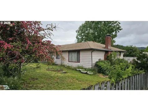 1731 NW Keasey Street Roseburg OR 97471