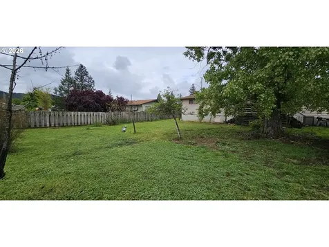 1731 NW Keasey Street Roseburg OR 97471