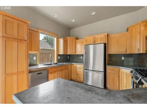 2721 La Darrah Street Eugene OR 97404
