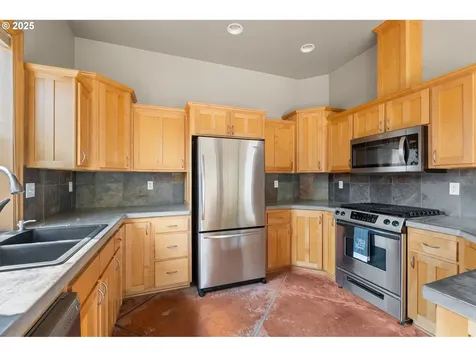 2721 La Darrah Street Eugene OR 97404