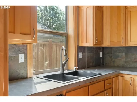 2721 La Darrah Street Eugene OR 97404