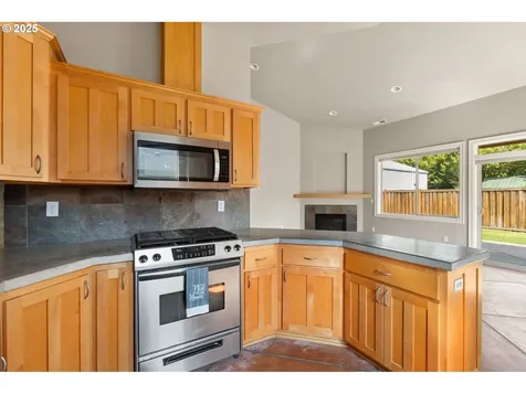 2721 La Darrah Street Eugene OR 97404