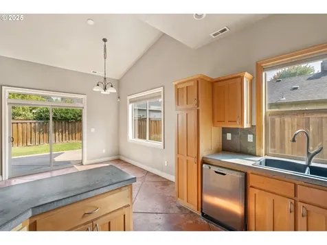 2721 La Darrah Street Eugene OR 97404