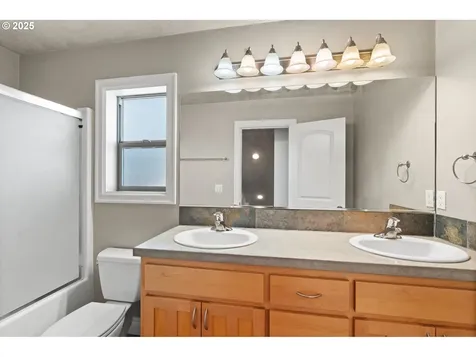 2721 La Darrah Street Eugene OR 97404