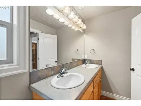 2721 La Darrah Street Eugene OR 97404
