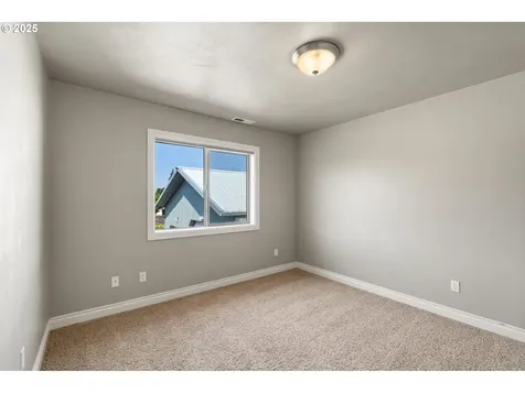 2721 La Darrah Street Eugene OR 97404