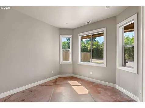 2721 La Darrah Street Eugene OR 97404