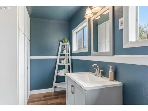 430 Carnine Road Castle Rock WA 98611