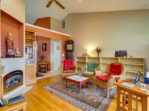 2049 NE Grandhaven Street Mcminnville OR 97128