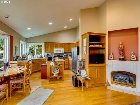 2049 NE Grandhaven Street Mcminnville OR 97128