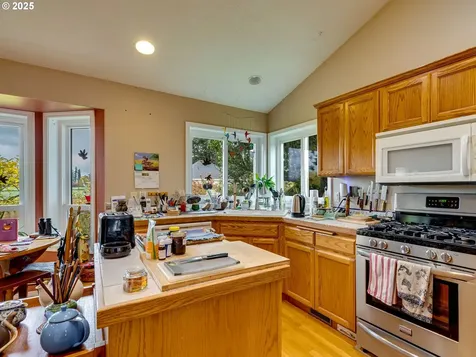 2049 NE Grandhaven Street Mcminnville OR 97128