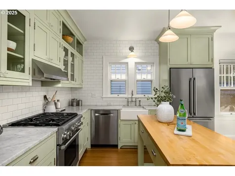 1915 SE 23rd Avenue Portland OR 97214