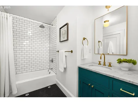 1915 SE 23rd Avenue Portland OR 97214