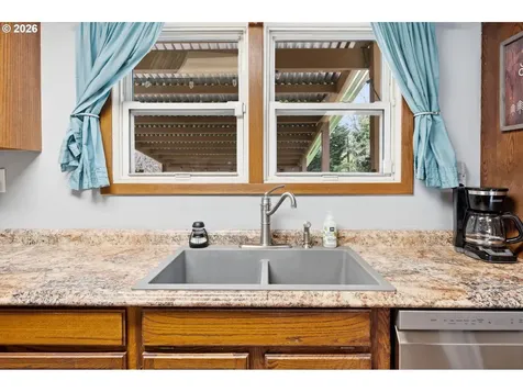 2537 Wood Avenue Eugene OR 97402